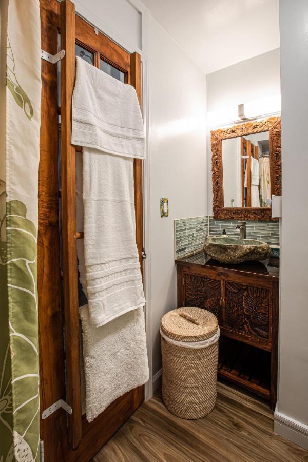 Breezy Beachfront Bali-Style Haven 180 Degree Oceanview Hau'ula Екстериор снимка