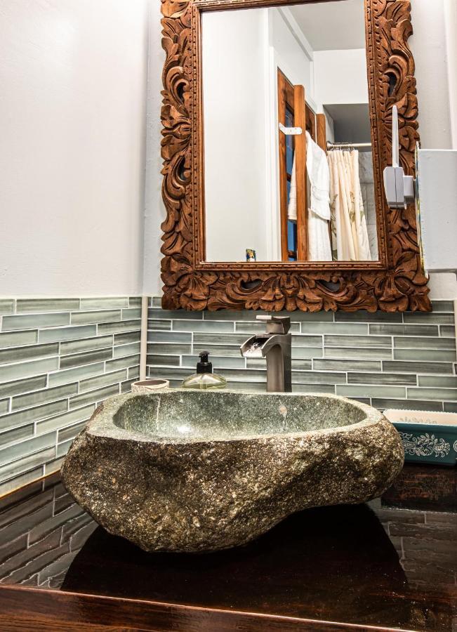Breezy Beachfront Bali-Style Haven 180 Degree Oceanview Hau'ula Екстериор снимка